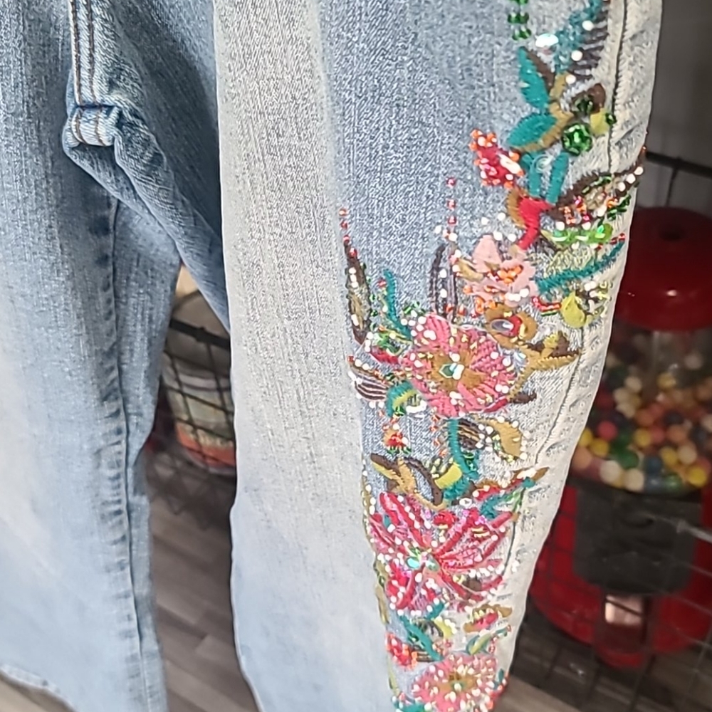 Beaded Appliqued Floral Capri Jeans